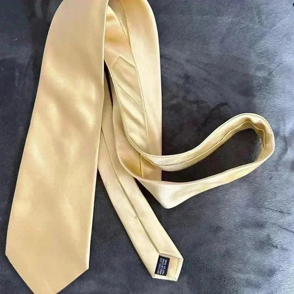 ✅Men’s  Geoffrey Beene Light Yellow necktie - Picture 4 of 11